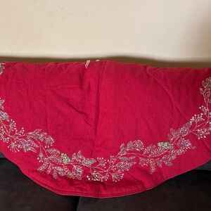 Dash Away Home  Embroidered Beaded Christmas Tree Skirt  X-Large Red
